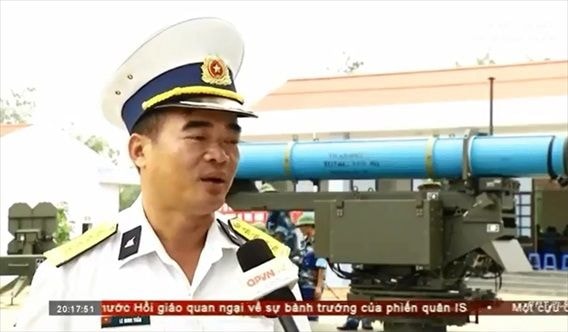 EXTRA có tầm bắn khoảng 150 km, trọng lượng của tên lửa 450 kg, sai số vòng tròn xác suất (CEP) khoảng 10 m, trọng lượng phóng 450 kg. Trong khi đó, đạn pháo 155 mm tiêu chuẩn của Mỹ được cho là có CEP là 200-300 m ở tầm bắn khiêm tốn hơn nhiều.