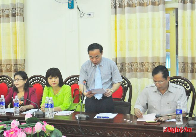 Ông Nguyễn Mạnh Cường - Phó Giám đốc Sở VH,TT&DL trình bày báo cáo sơ kết