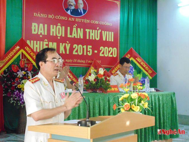 Đại tá Nguyễn Đức Hùng Bí thư Đảng bộ Công An báo cáo chính trị