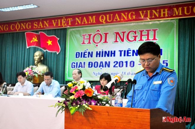 Đại diện thanh tra giao thông – Sở GTVT báo cáo tham luận về kiểm soát tải trọng, xử lý xe quá khổ, quá tải.