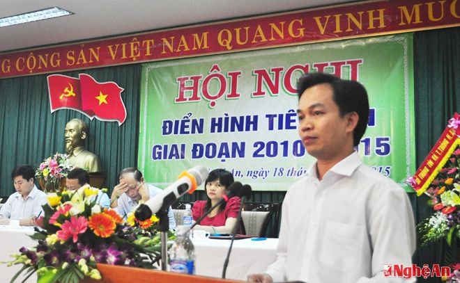 Đại diện Ban quản lý dự án hạ tầng giao thông - Sở GTVT báo cáo tham luận về công tác GPMB 