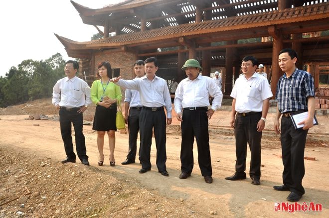 Kiểm tra thi công hạng mục hồ bán nguyệt
