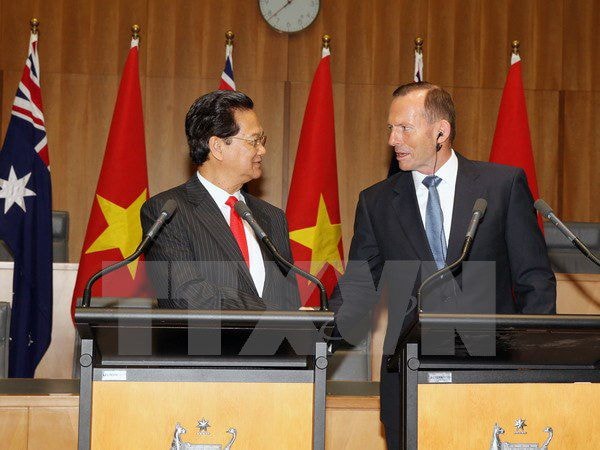 Thủ tướng Nguyễn Tấn Dũng và Thủ tướng Tony Abbott tại cuộc họp báo. Ảnh: TTXVN