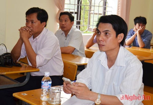 Các đại biểu và cộng tác viên tham dự hội nghị tập huấn.