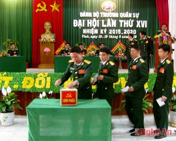 Tham gia bỏ phiếu bầu Ban chấp hành Đảng bộ Nhiệm kỳ 2015 – 2020 