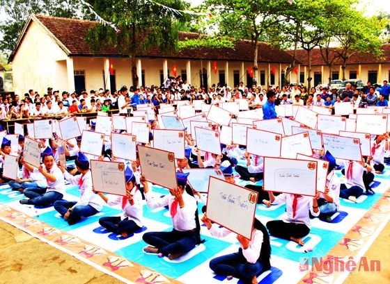 Các em học sinh trả lời câu hỏi
