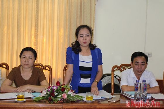 Đồng chí Võ Thị Minh Sinh, Chủ tịch UBND huyện Quỳ Hợp phát triển ý kiến 