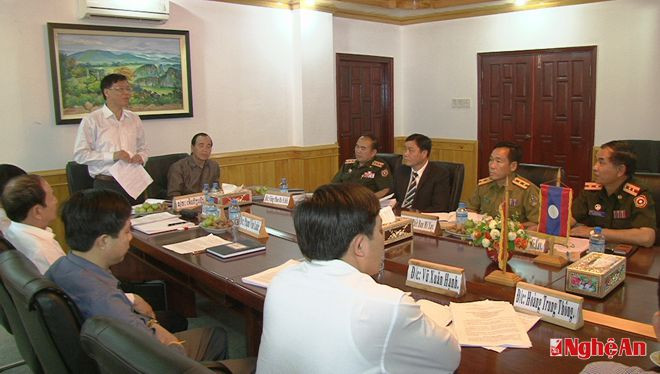 Toàn cảnh BTL Quân khu 4 làm việc lãnh đạo tỉnh và Ban công tác Đặc biệt tỉnh Hủa Phăn - Lào.