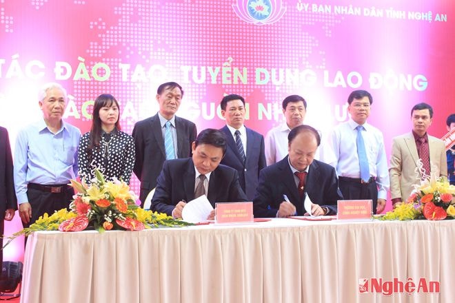 Lễ ký kết giữa Trường Đại học Công nghiệp Vinh và các doanh nghiệp