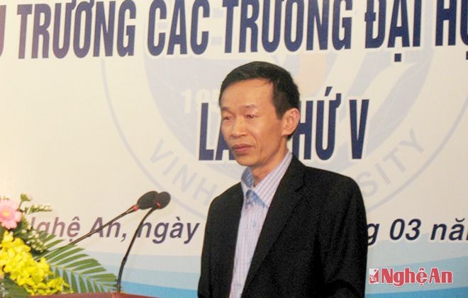 GS.TS Nguyễn Văn Minh - Hiệu trưởng Trường Đại học sư phạm Hà nội phát biểu tham luận tại hội nghị 