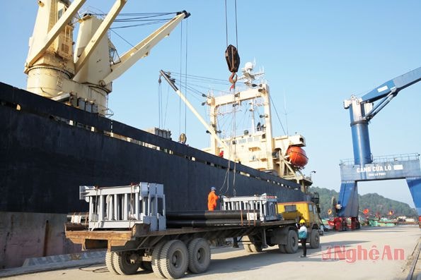 Cảng Cửa Lò được nâng cấp, mở rộng đón tàu trọng tải lớn. Ảnh: Xuân Nhường
