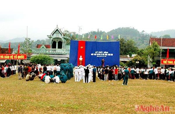 Toàn cảnh lễ khai mạc ngày chạy Olympic vì sức khỏe toàn dân ở đơn vị thị trấn Tân Lạc
