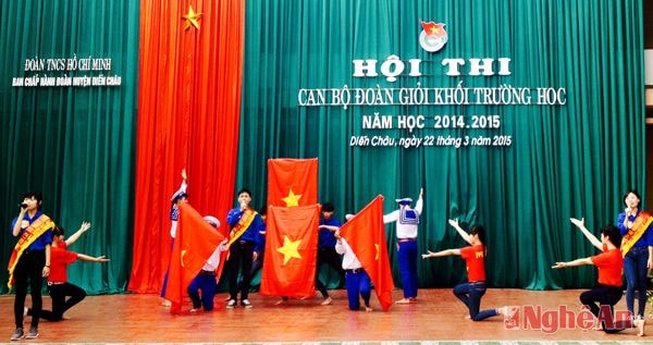 Màn chào hỏi của Trường THPT Nguyễn Xuân Ôn