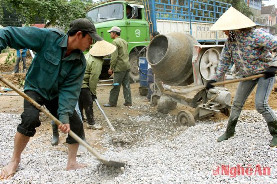 Làm giao thông ở xã Kỳ Sơn - Tân kỳ.