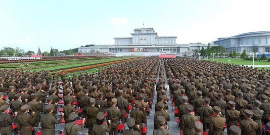 Quân đội Triều Tiên kỷ niệm 61 năm ngày thành lập nhà nước Bắc Triều Tiên hôm 27 tháng 7. Ảnh: AFP/KCNA