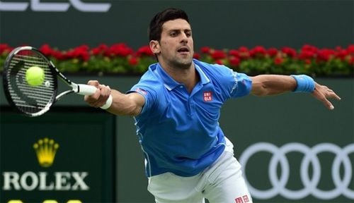 Djokovic không chỉ phải vượt qua Federer mà còn đối đầu với áp lực từ khán giả. Ảnh: EPA.