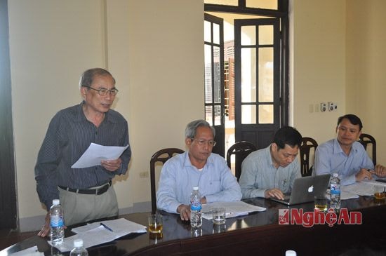 Đại diện Hội cựu chiến binh tỉnh - thành viên đoàn giám sát phát biêu chất vấn
