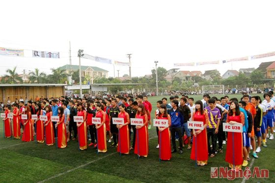 12 đội bóng tham dự giải Vinh League - 2015.