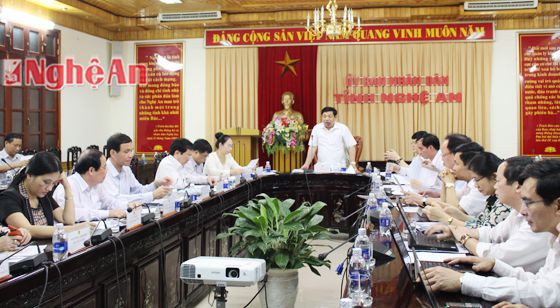  Chủ tịch UBND tỉnh Nguyễn Xuân Đường chủ trì phiên họp buổi chiều.