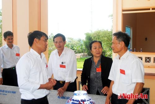 Đại biểu trao đổi bên lề đại hội