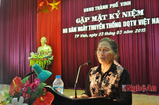 Bà Nguyễn Thị Đào - Dân quân tự vệ Làng đỏ (Hưng Dũng) thời chống Mỹ ôn lại kỷ niệm