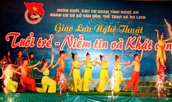 Tiết mục múa, hát tập thể của các cơ sở tham gia biểu diễn 