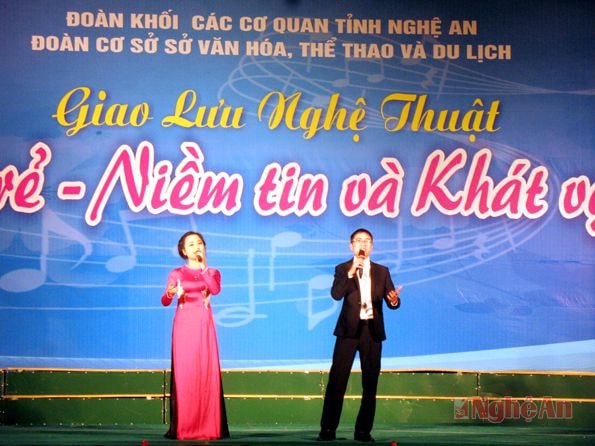 Tiết mục song ca tại chương trình giao lưu 