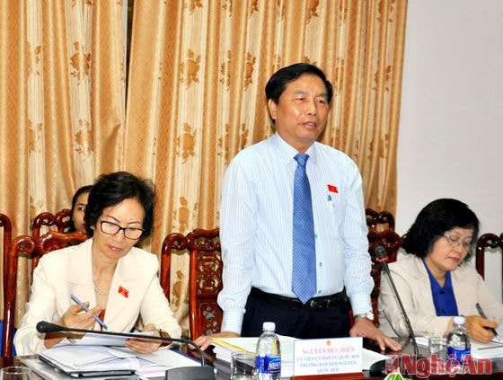 Đồng chí Nguyễn Đức Hiển phát biểu tại buổi làm việc