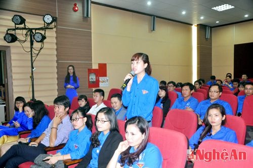Đoàn viên đối thoại với lãnh đạo Đảng ủy Khối DN