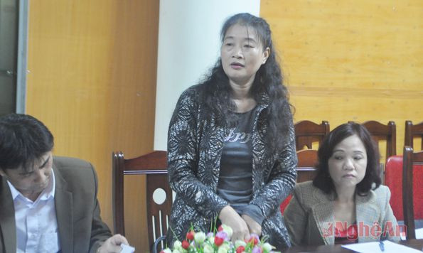 Bà Tú Anh - Giám đốc Thư viện tỉnh  phát biểu