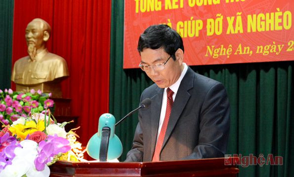 Ông Nguyễn Bằng Toàn - Giám đốc Sở Lao động, Thương binh và Xã hội trình bày báo cáo công tác giảm nghèo.