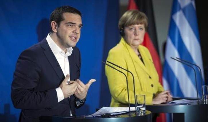 Thủ tướng Hy Lạp Alexis Tsipras (trái) và Thủ tướng Đức Angela Merkel tại cuộc họp báo sau hội đàm ngày 23/3.(Nguồn: Reuters)