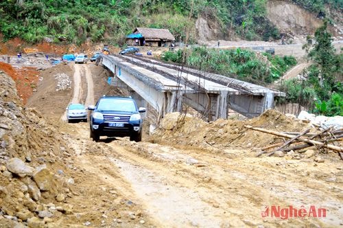 Cầu ở bản Xói Voi xã Nhôn Mai – Tương Dương do Công ty CP 482  thi công.