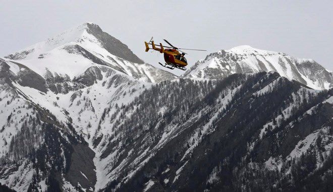 Máy bay cứu hộ tại hiện trường vụ rơi máy bay của Germanwings (Nguồn: AFP)