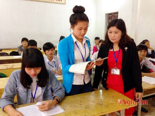 Một tiết ôn tập của học sinh Trung tâm GDTX Diễn Châu.