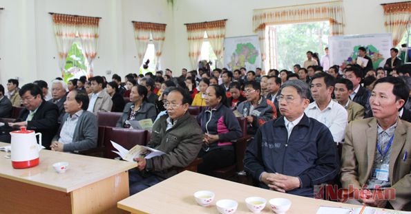 Người dân tham gia tập huấn chăn nuôi theo phương pháp sinh học