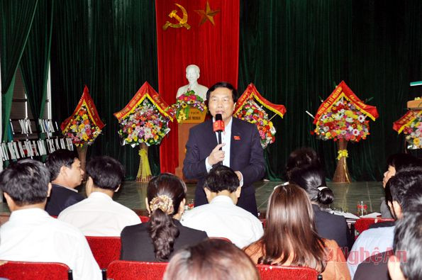 Đồng chí Nguyễn Đức Hiền phát biểu tại chuyến khảo sát thực tế tại xã Diễn Ngọc.