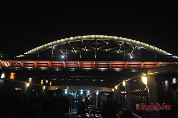 Cầu Yanghwa ngay phía trước công viên Bầu trời..