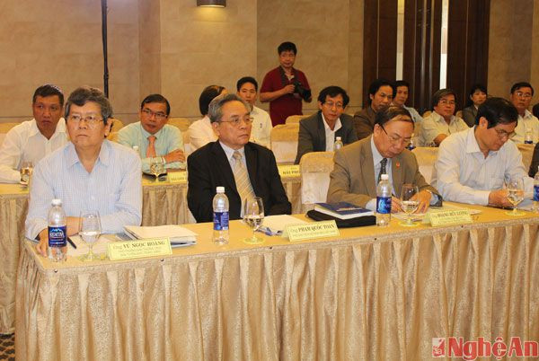 Các đại biểu Ban tuyên giáo Trung ương, Hội nhà báo Việt Nam, Bộ TT-TT tham dự Hội thảo 