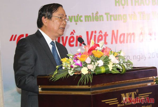 Đồng chí Mai Đức Lộc, Tổng biên tập Báo Đà Nẵng báo cáo đề dẫn hội thảo 