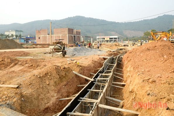 Hệ thống thoát nước đang được hoàn thiện. Ảnh: Sỹ Minh