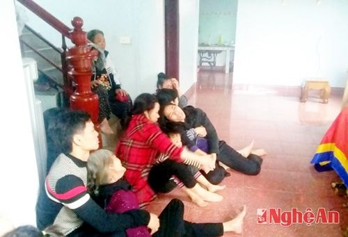 Vợ anh chị Kiều, mẹ già, con thơ khóc van bên người chống quá cố tội nghiệp