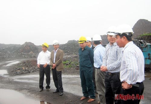 Kiểm tra công tác nổ mìn tại mỏ khai thác đá