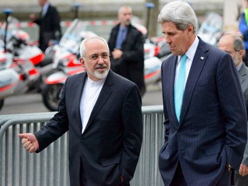Ngoại trưởng Mỹ John Kerry (phải) và người đồng cấp Iran Mohammad Javad Zarif bên lề một cuộc đàm phán. Ảnh internet