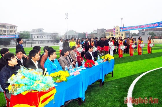 Các đại biểu tham dự lễ khai mạc