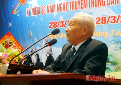 Ông Nguyễn Trung Hùng, DQTV phường Hưng Dũng phát biểu tại buổi gặp mặt