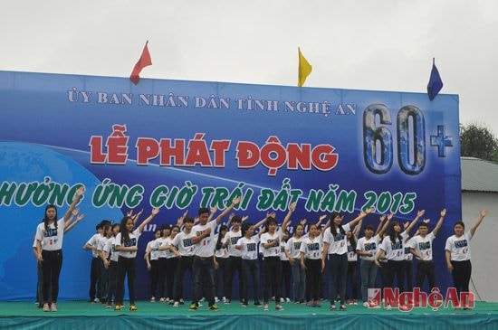 Một tiết mục văn nghệ chào mừng Lễ phát động và thể hiện quyết tâm của thế hệ trẻ Nghệ An chào mừng Lễ phát động