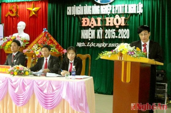 Đồng chí Phan Sỹ Dương Tỉnh ủy viên Bí Thư Huyện ủy phát biểu
