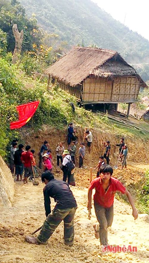 Làm đường giao thông liên xã Hữu Khuông - Nhôn Mai - Mai Sơn (Tương Dương).