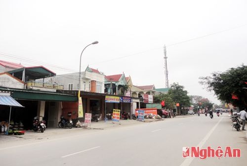 Một góc “làng trong phố” vùng ven biển (ảnh nhỏ).